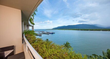 Hilton Cairns Room Type - KING DELUXE WATERVIEW