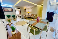 AIRPORT SKYHIGH LUXURIA APARTMENT