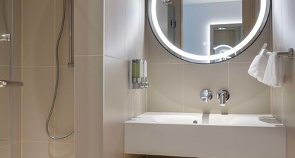 Hampton by Hilton Kuwait Salmiya Room Type - QUEEN ROOM W SOFA BED NS