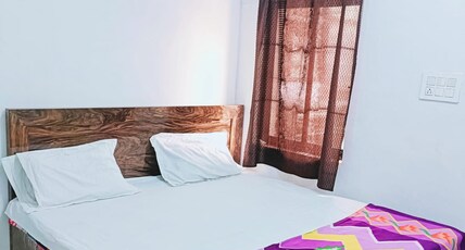 Shri Krishna Shryaashrya Aashram Room Type - Deluxe AC Room