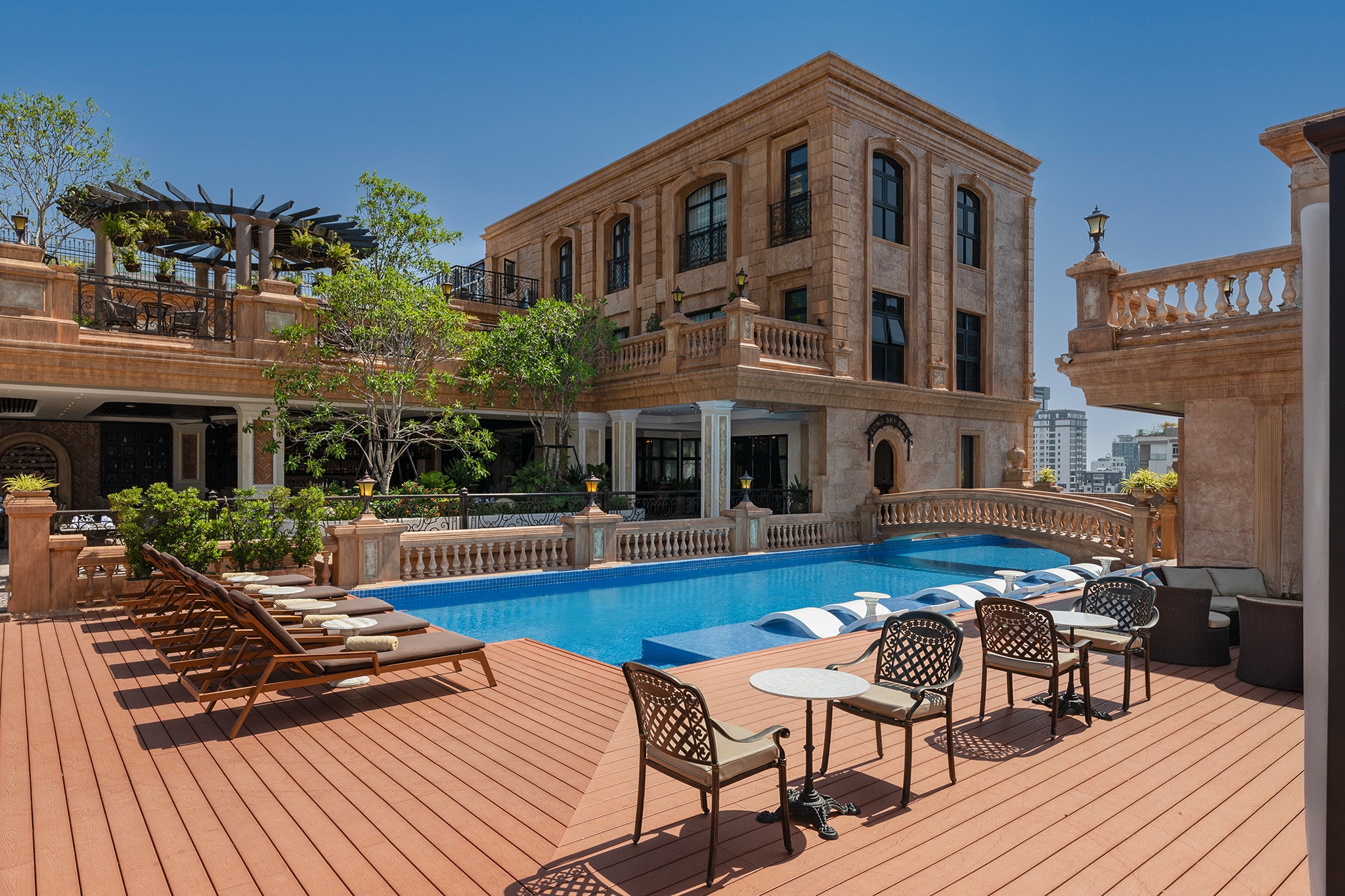Anik Palace Hotel - Tap to explore photos