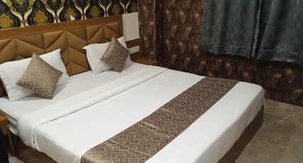 Hotel Park Villa Navrangpura Room Type - Deluxe Room
