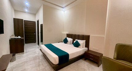 Hotel Harsh Vilas Room Type - Deluxe King Bed Room