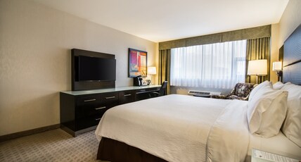 Holiday Inn Vancouver Centre Room Type - 1 King Standard High Floor Holiday Inn Vancouver Centre Room Type - 1 King Standard High Floor