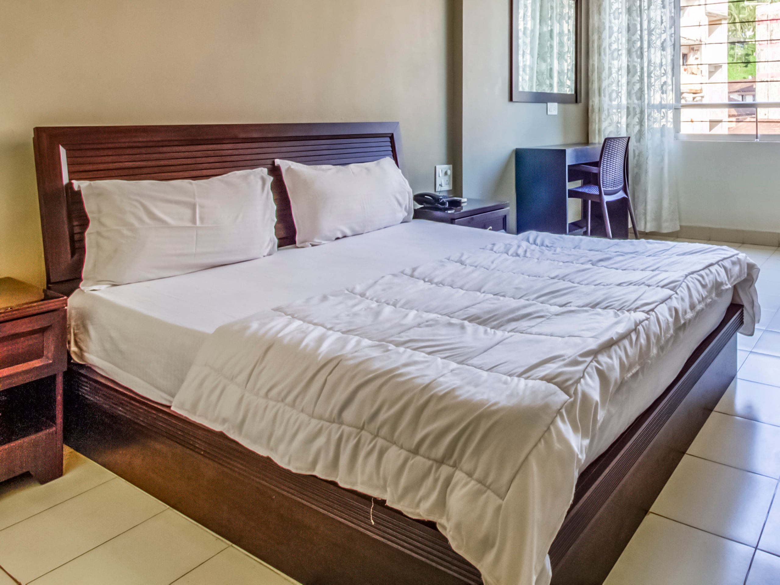 O9 - Tap to explore photos