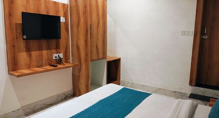 Manya home stay Room Type - Deluxe double room