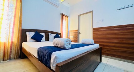 Raja Residency Near Isha Room Type - Double Deluxe Ac