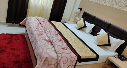 Utsav Hotel | Nearby Jollygrant Airport Room Type - Deluxe rooms