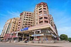 FabHotel Royal Midway