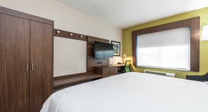 Holiday Inn Express & Suites LAGRANGE Room Type - 1 King Bed Standard Comm Access