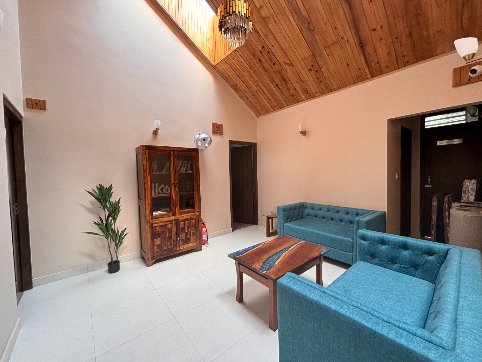 Blue Orchid Premium Homestay - Tap to explore photos