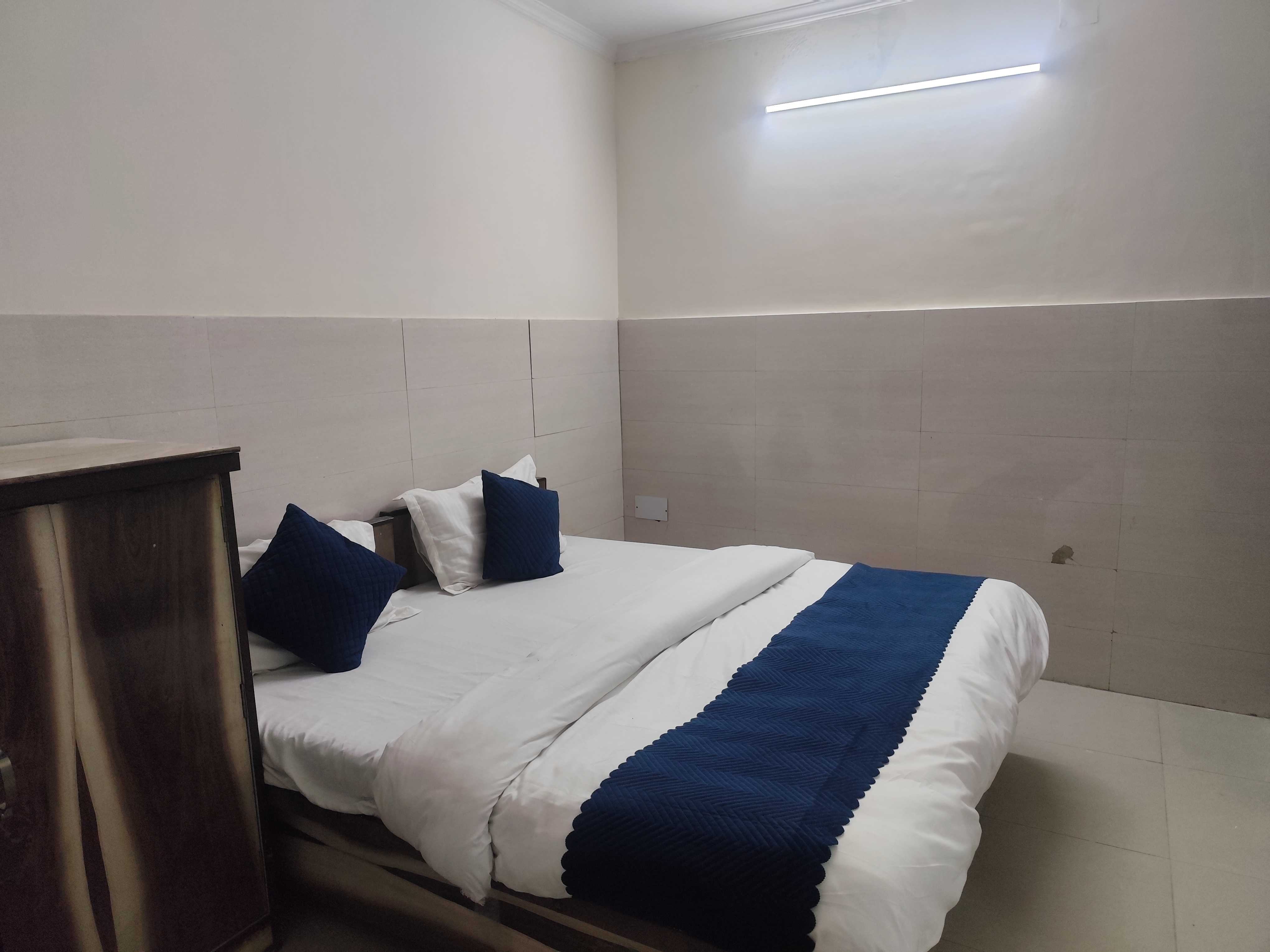 Hotel O Shubham Palace - Tap to explore photos