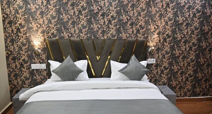 Hotel raas plaza Room Type - Super Deluxe