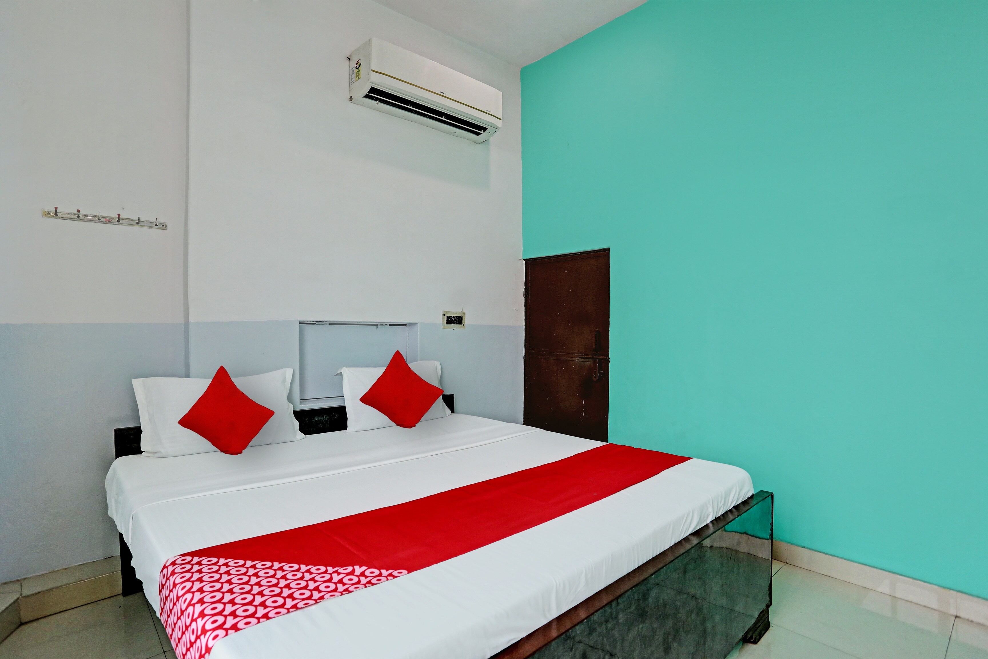 Hotel O NURSING FARM Mahrawal - Tap to explore photos