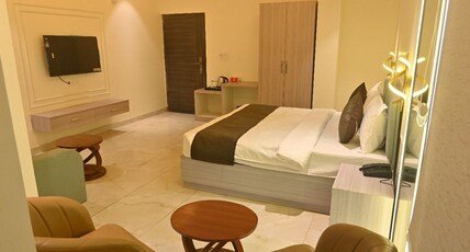 Hotel Saket Gange Room Type - Super Deluxe Room