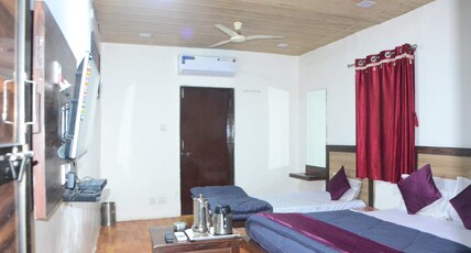 Abu Cottages Room Type - Family Fourbed AC Room