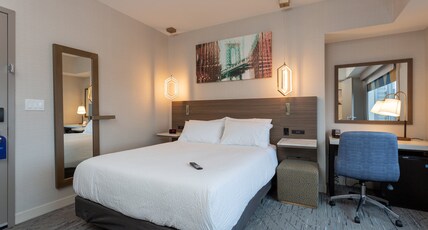 Holiday Inn Express NEW ROCHELLE Room Type - 1 Queen Standard