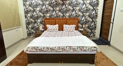 Fateh Villa Comfy Homestay Room Type - Deluxe King Room with Balcony