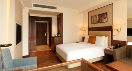 DoubleTree by Hilton Hotel Agra Room Type - King Guest Room With Pool View