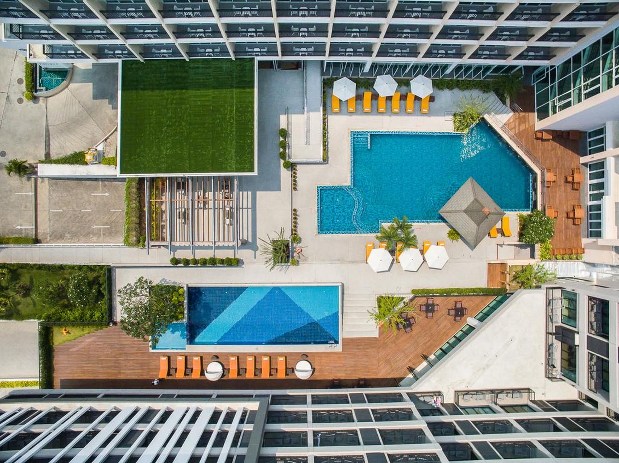 Hotel J Pattaya - Tap to explore photos