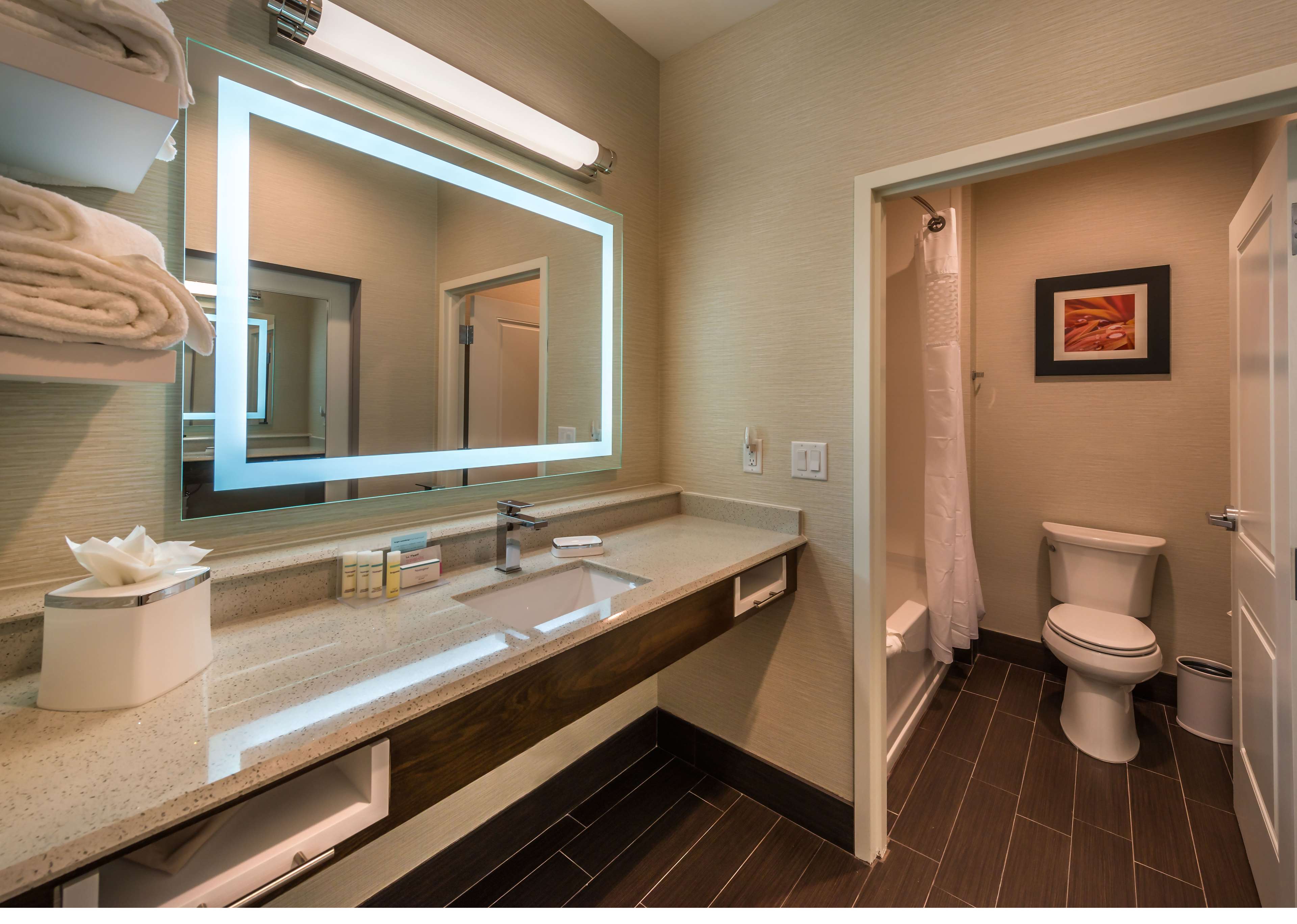 Hampton Inn & Suites by Hilton Reno West - Tap to explore photos