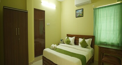 Le Leos Park Inn Room Type - Deluxe Room AC