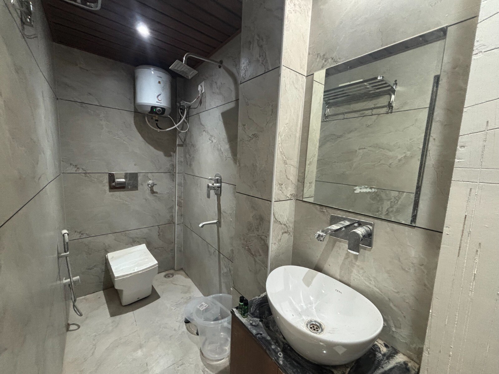 Hotel Sayari Inn - Tap to explore photos