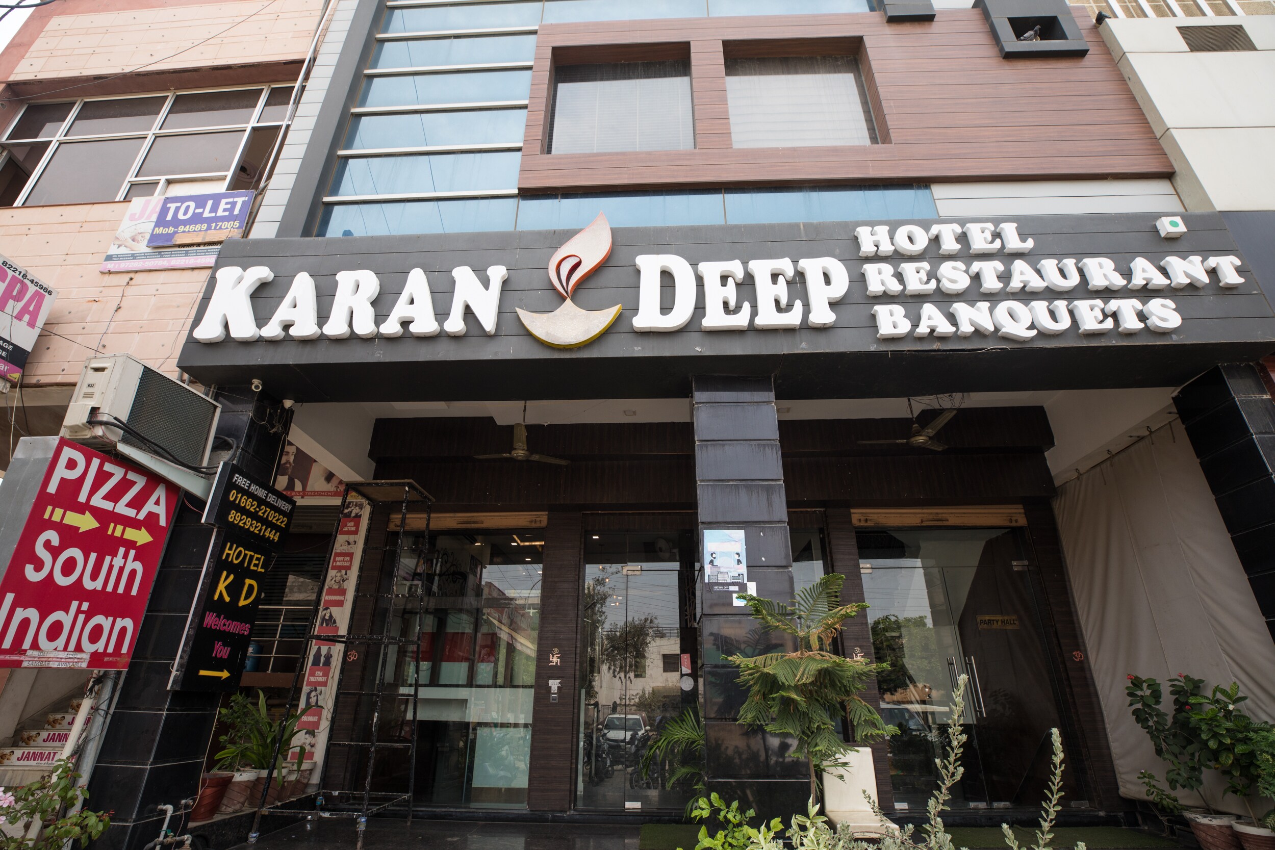 Karandeep - Tap to explore photos