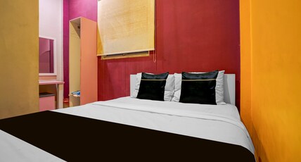 Hotel O near Terminal Batoh formerly Hotel Al Fatih Room Type - Indonesia Deluxe Double