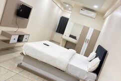 Hotel Radhe Palace