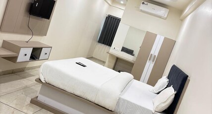 Hotel Radhe Palace Room Type - DELUXE ROOM
