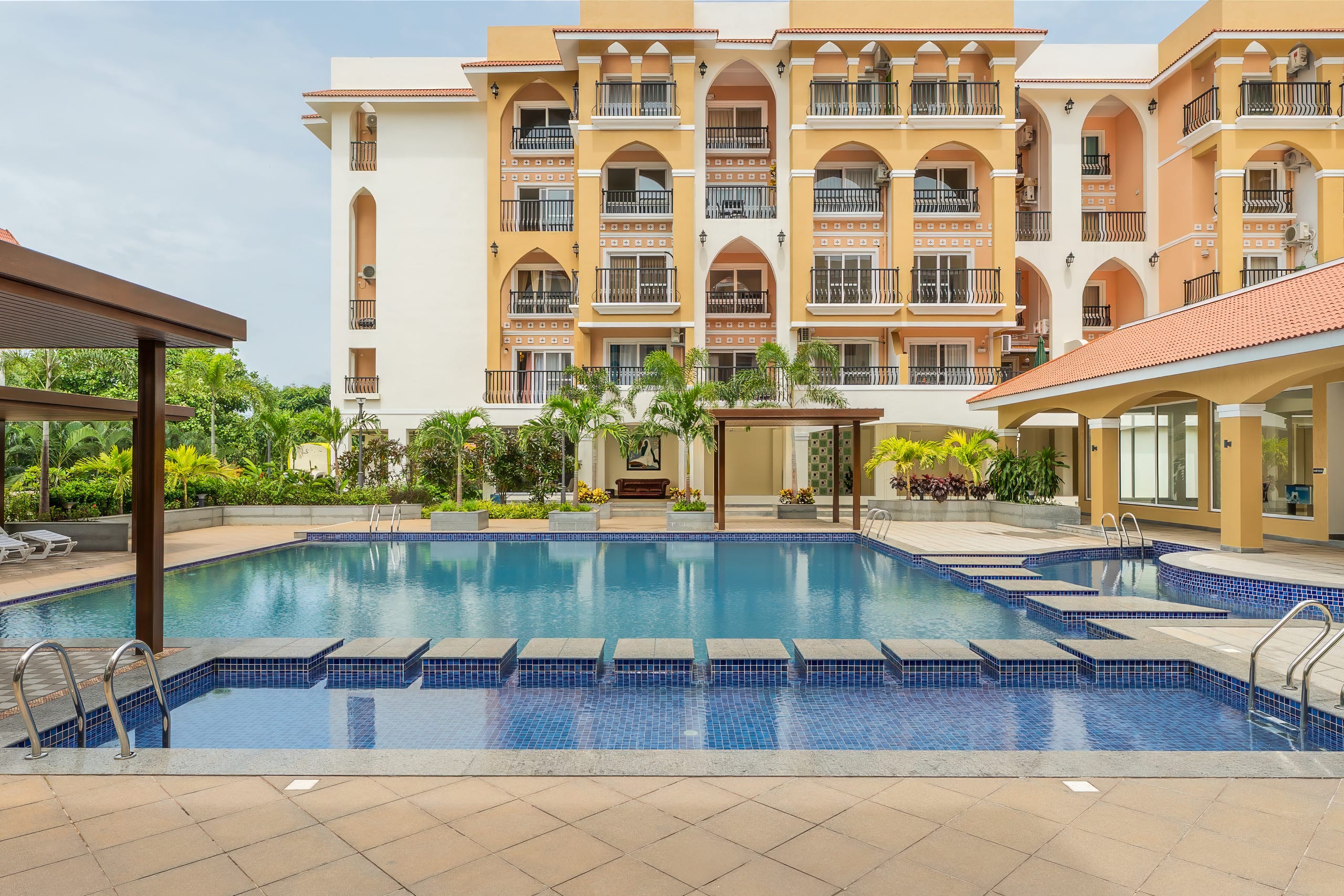 Sereno Amber 1bhk cosy apt w pool gym games zone - Tap to explore photos