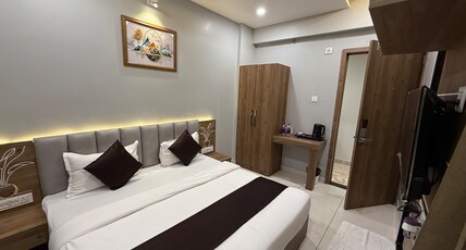 Hotel Holiday Icon Room Type - Deluxe Room