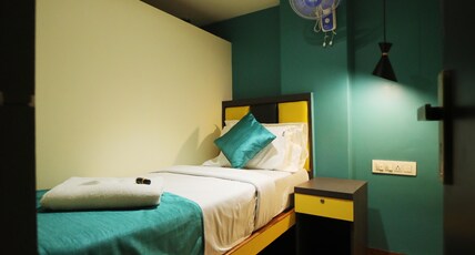CABIN STAY MAROL - The Hubz Room Type - SINGLE AC CABIN ROOM