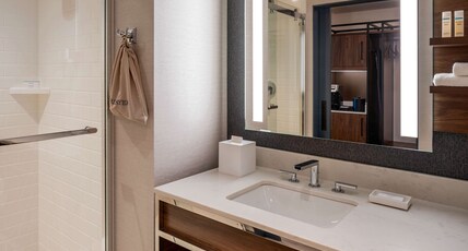Hilton Garden Inn Austin University Room Type - 1 KING HEARING ACCESSIBLE