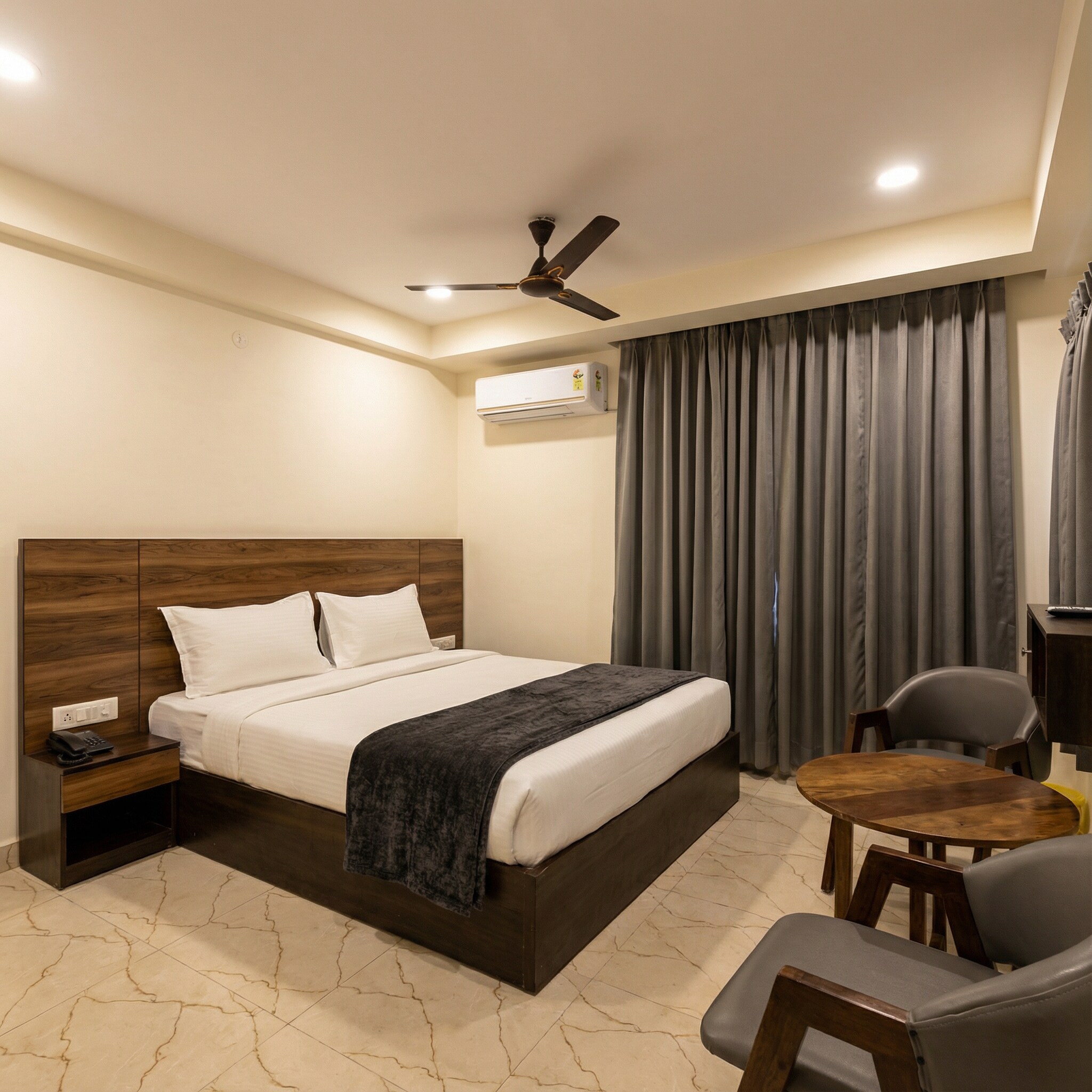 HOTEL PADMA VISTA - Tap to explore photos