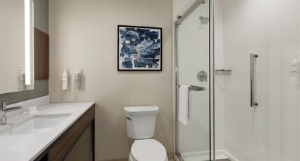 Hilton Garden Inn Riverhead Room Type - 1 KNG DELUXE HEARING ACC