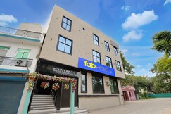 FabHotel Crystal Zee