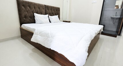 Sandhya Shri Residence Room Type - Standard AC Room (G 1)