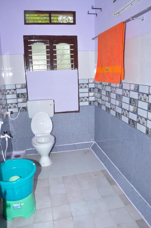 Senthil Akam Homestay | Rooms & Kitchen - Tap to explore photos