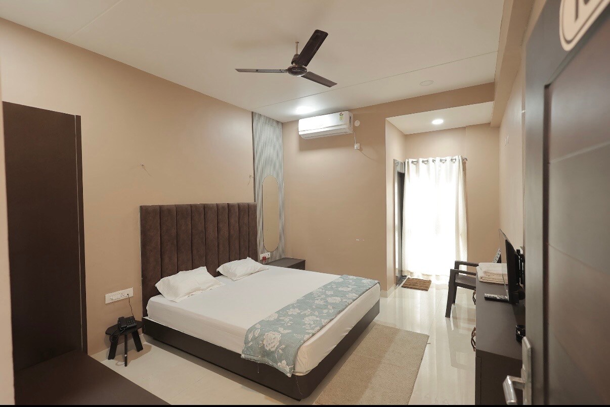 Sagar Bhavan ( Ayutthaya Hotels ) - Tap to explore photos