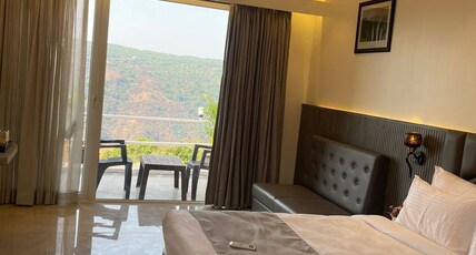 The Breeze Valley Hotel Room Type - Suite Room with Jacuzzi