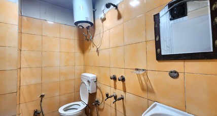 Hotel Saini Homestay  Room Type - Deluxe Double Bedroom
