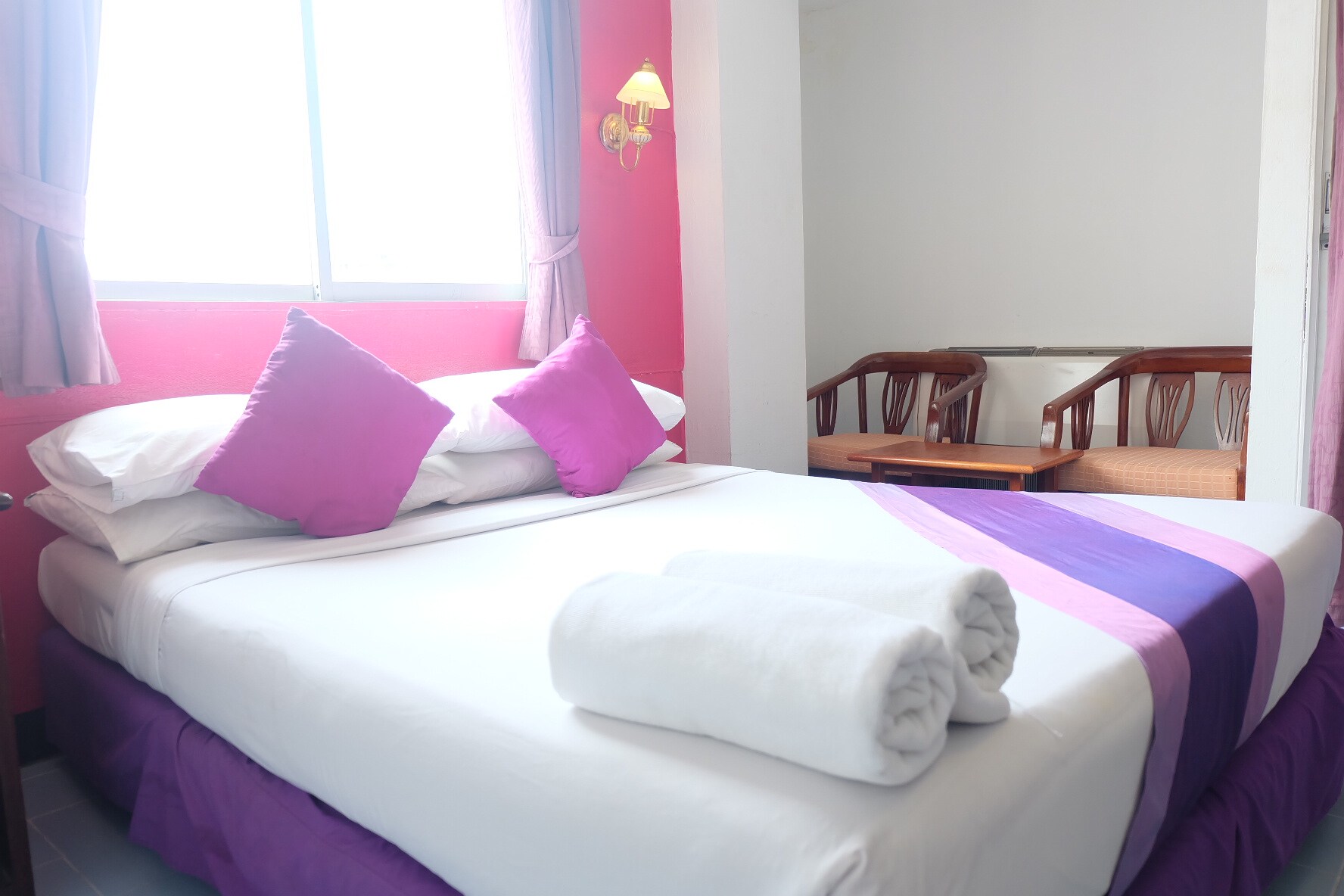 Sawasdee Pattaya Hotel - Tap to explore photos
