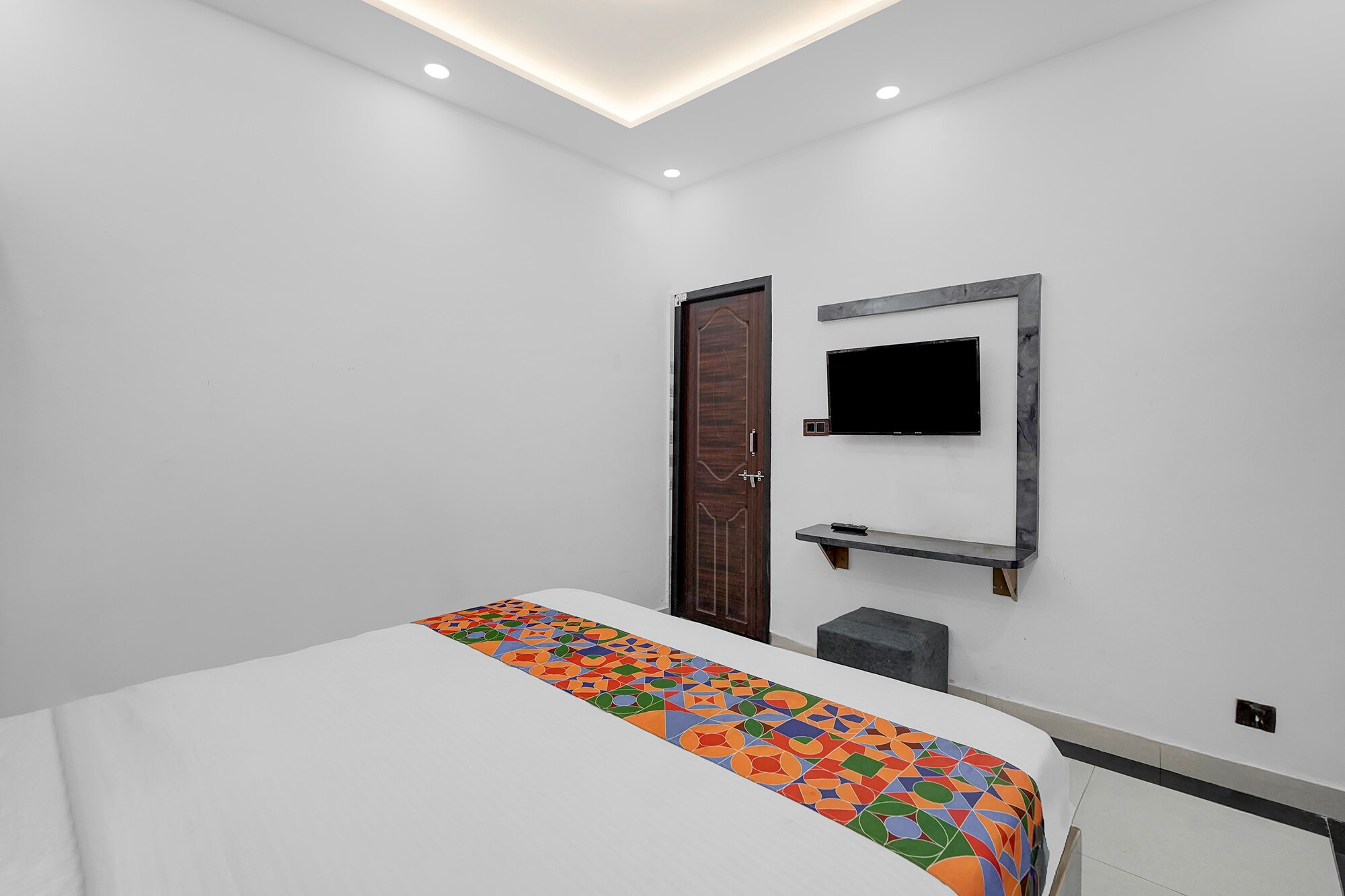 FabHotel Yatri Nivas - Nr. Assi Ghat - Tap to explore photos