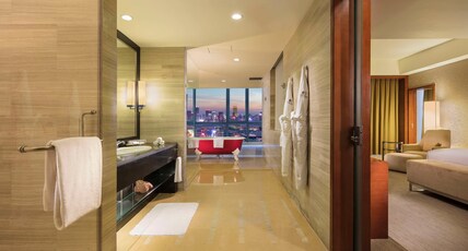 DoubleTree by Hilton Hotel Shenyang Room Type - 1 KING DELUXE SUITE