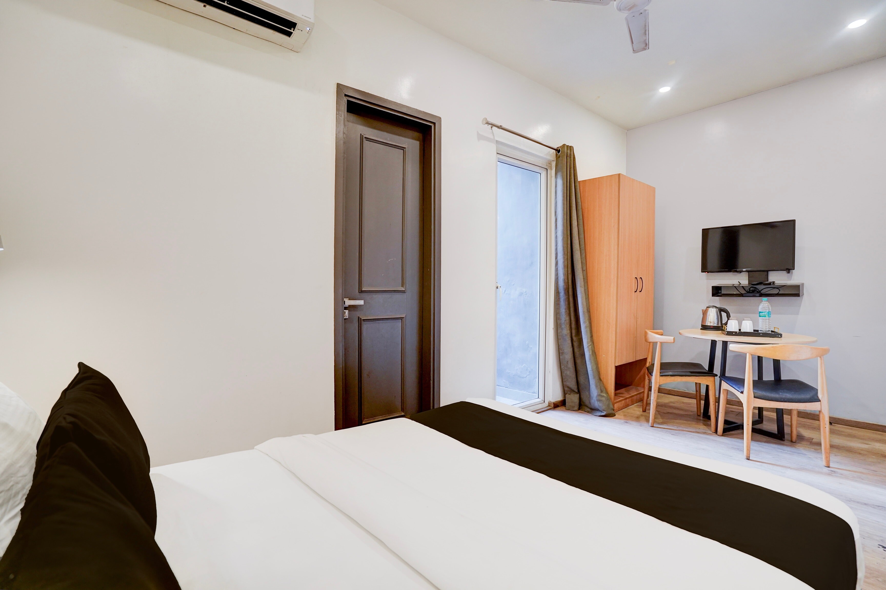 Super Hotel O Britania Chowk - Tap to explore photos