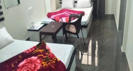 Hotel Shiva Room Type - Deluxe double bed non ac