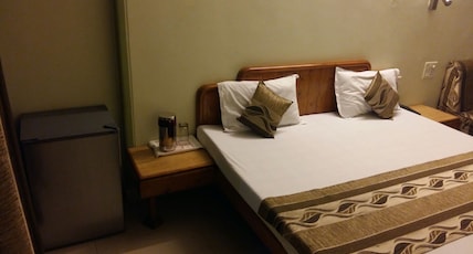 Hotel Shikhar Palace Room Type - Deluxe A/c Room Hotel Shikhar Palace Room Type - Deluxe A/c Room