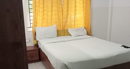 Hotel Royal Oak Room Type - Standard Room AC (2 pax only)